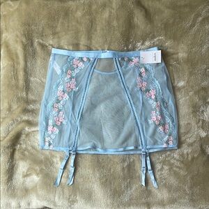 NWT Auden Blue Lace Embroidered Floral Lightweight Girdle Garter Size Large